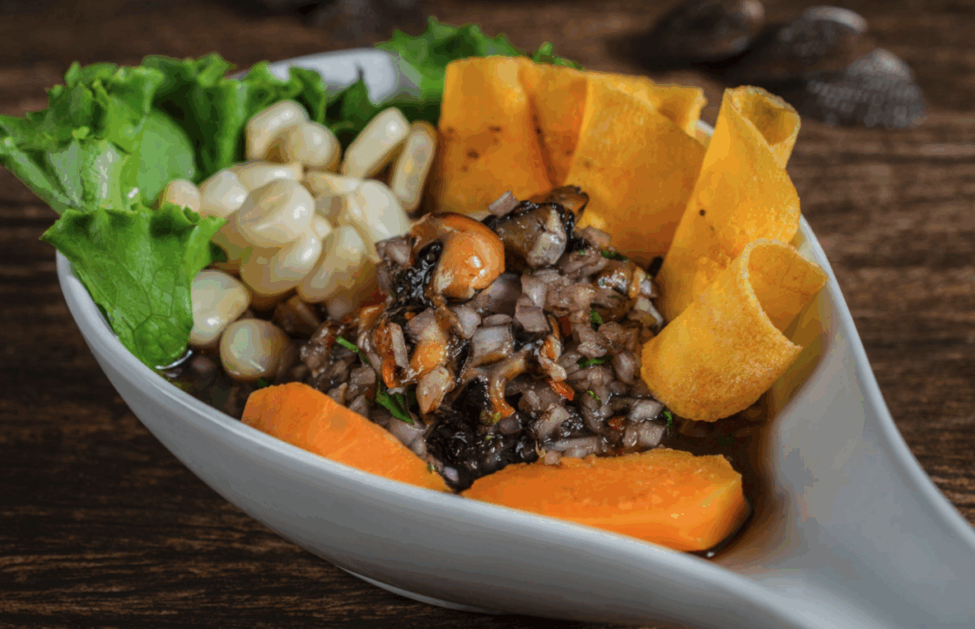 Ceviche de conchas negras y tamales: Los huariques marinos de Piura